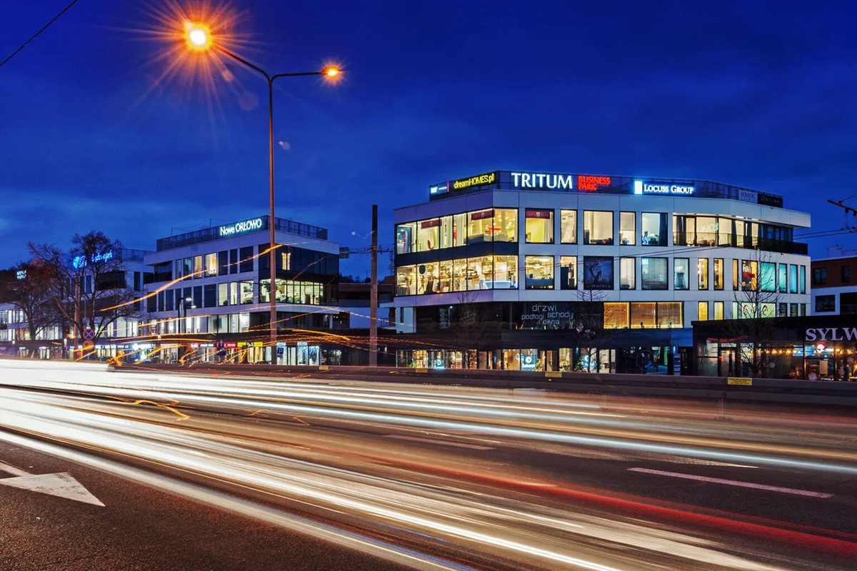 Tritum Business Park o zmierzchu